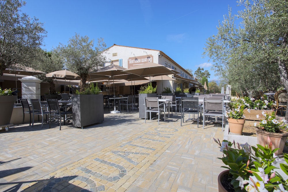Hotel La Bastide De Valbonne 30/32