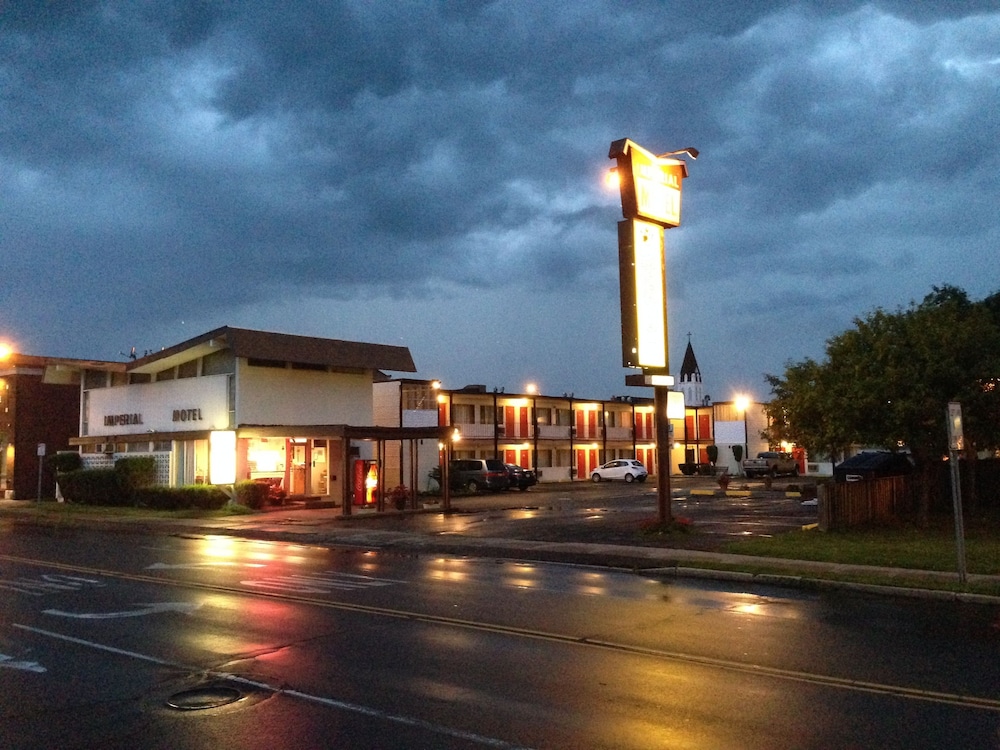 Imperial Motel 30/32