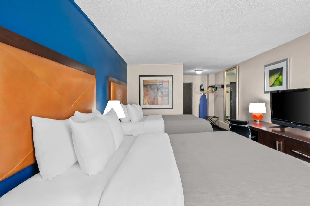 ROOM, 2 QUEEN BEDS, SMOKING