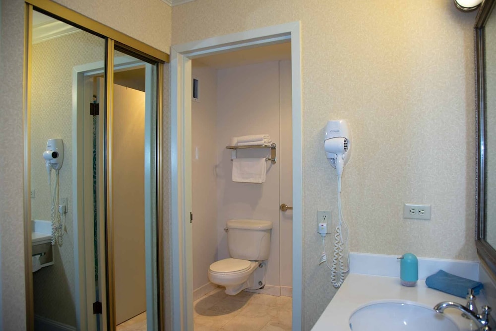 PRIVATE, MIXED DORM, 4 BEDS