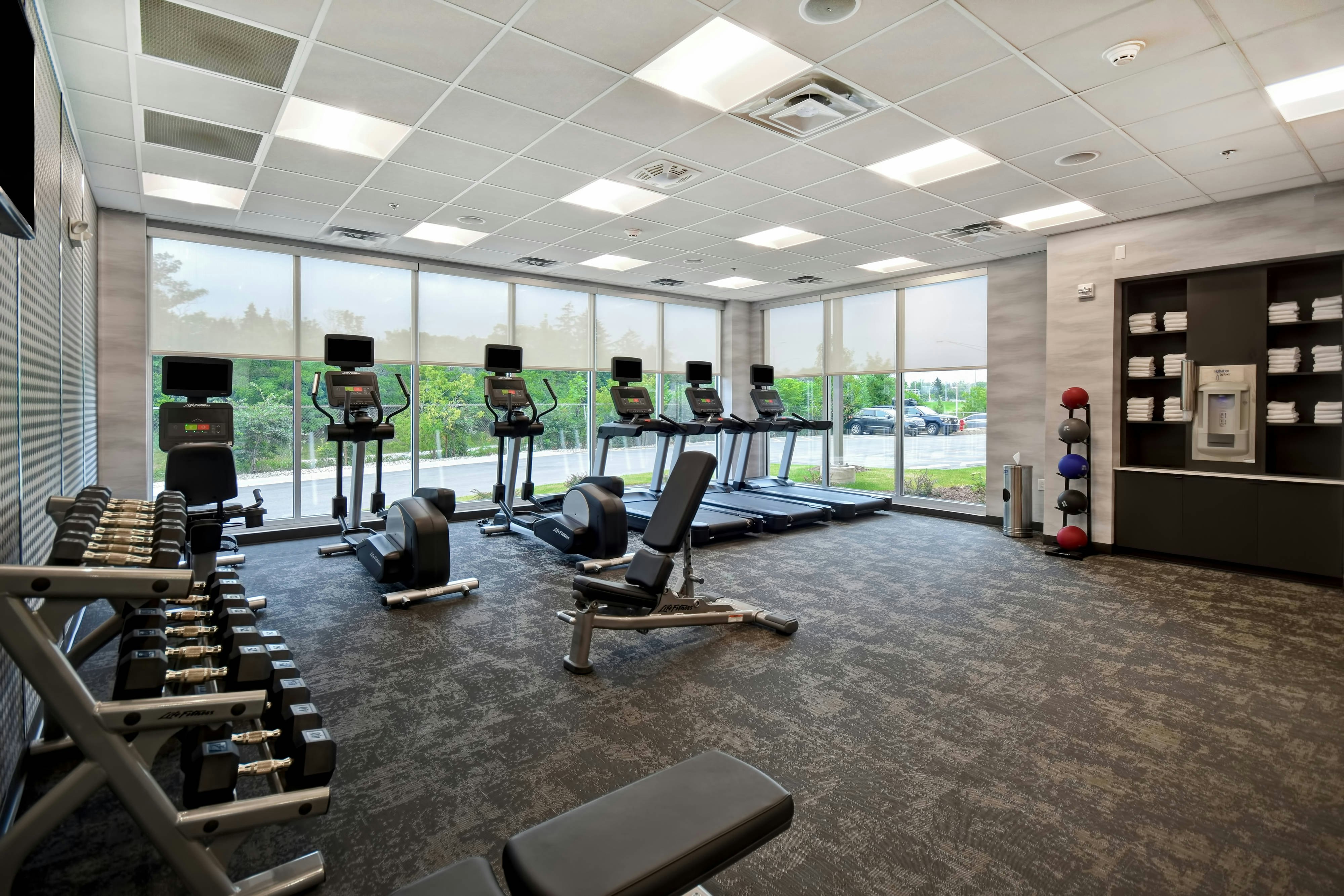 Fairfield Inn & Suites By Marriott Milwaukee North 8/16