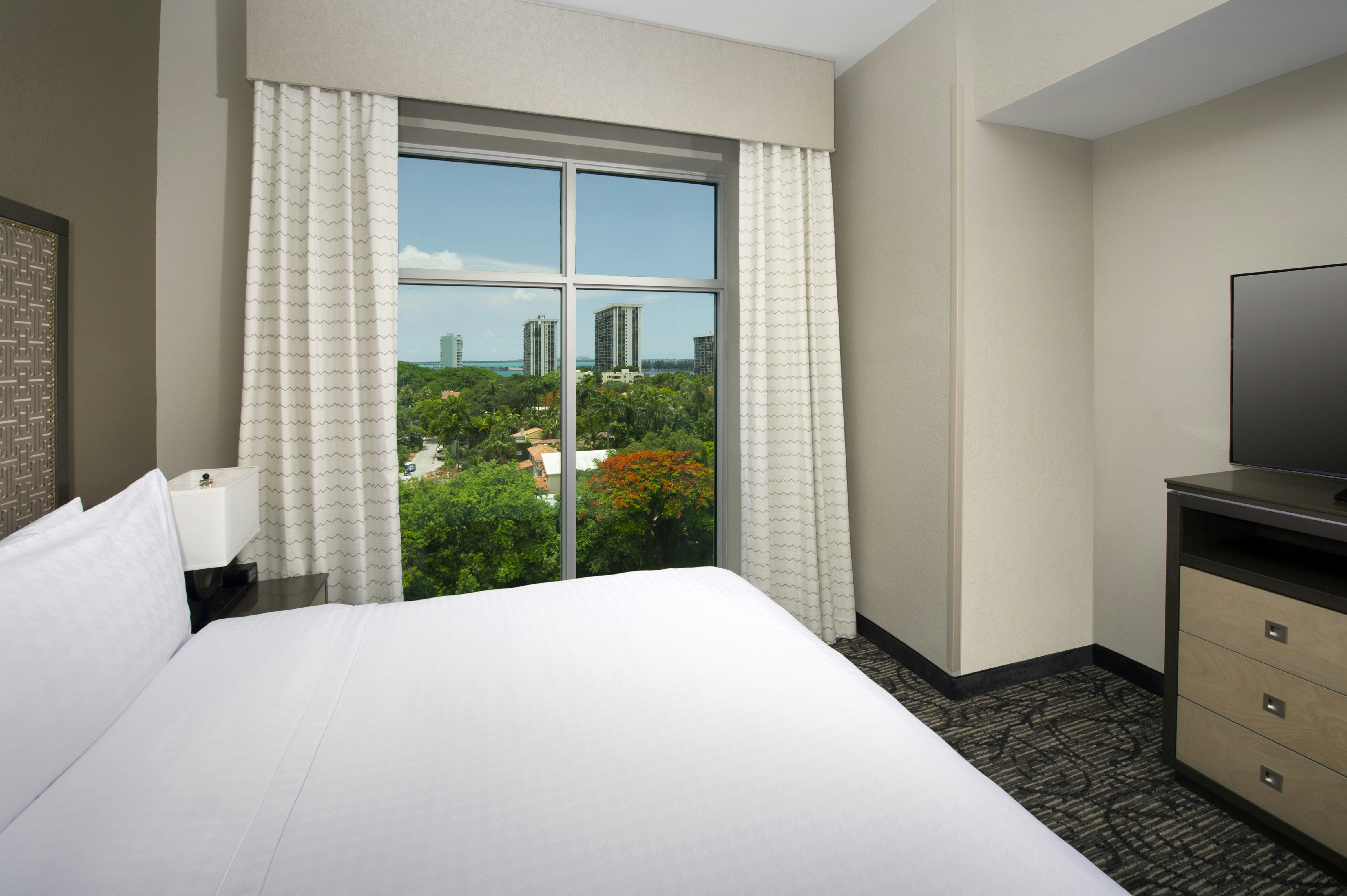SUITE, KING BED, BAY VIEW