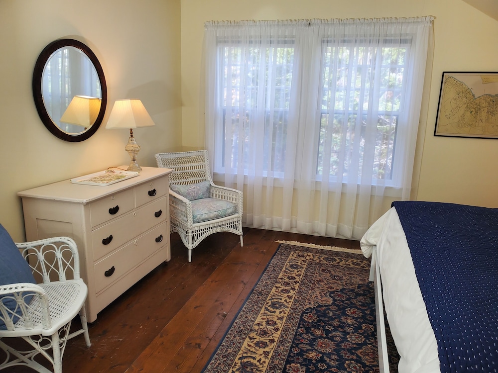 Harbourside Inn 44/50