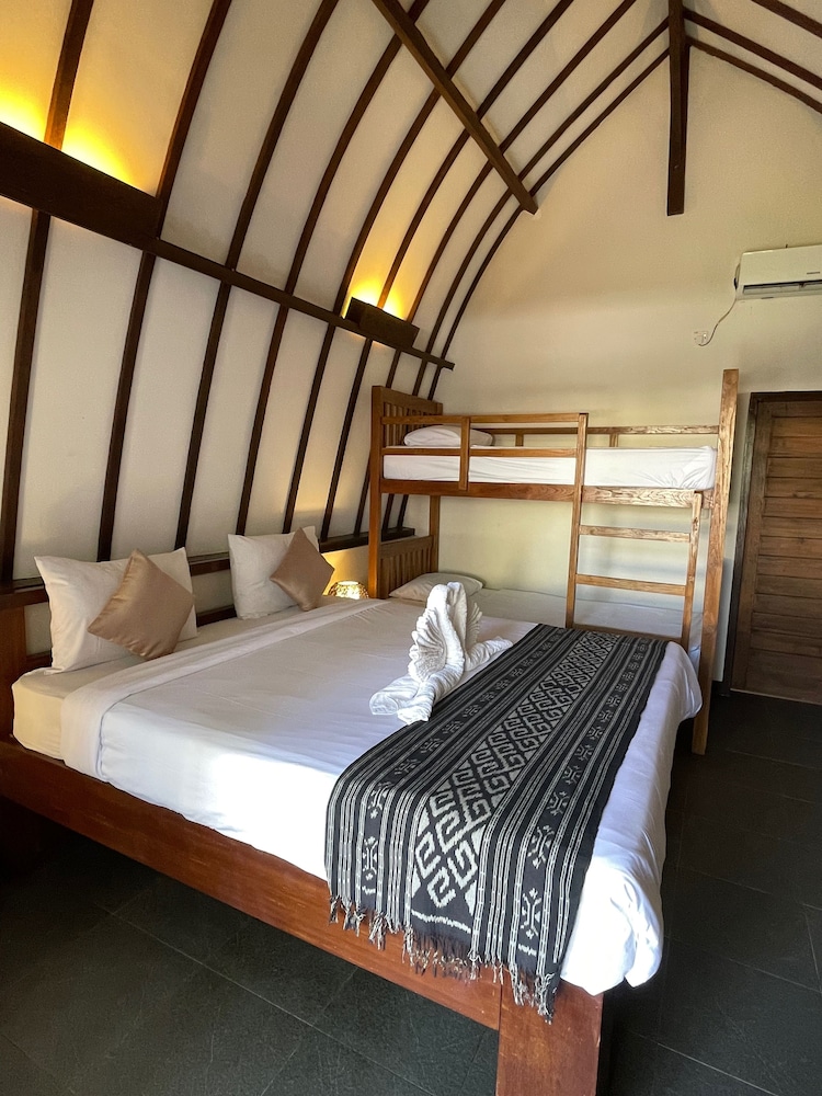 OCEANS 5 DIVE RESORT 24/77