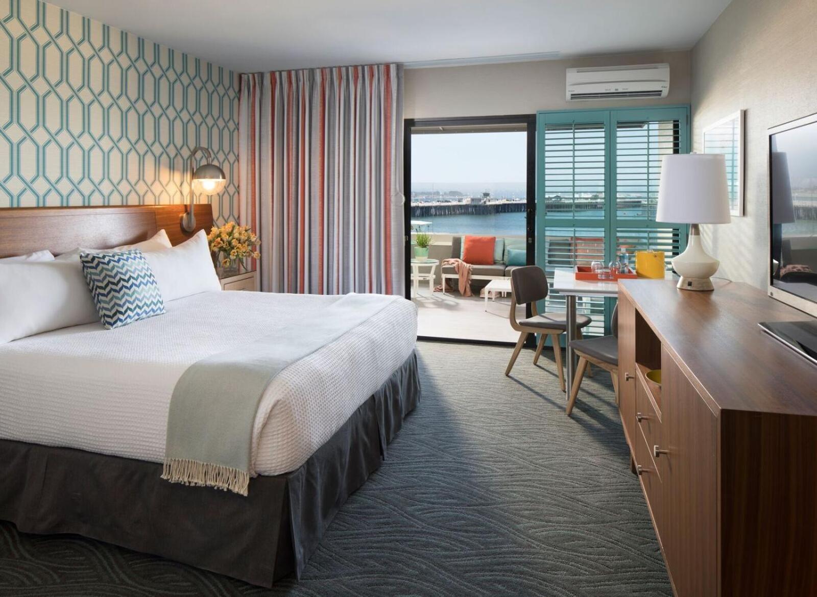 Room, King Bed, Ocean View, Pool Side, Accessible