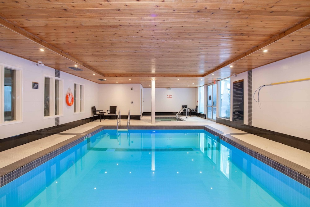 Sandman Hotel & Suites Calgary South 29/65