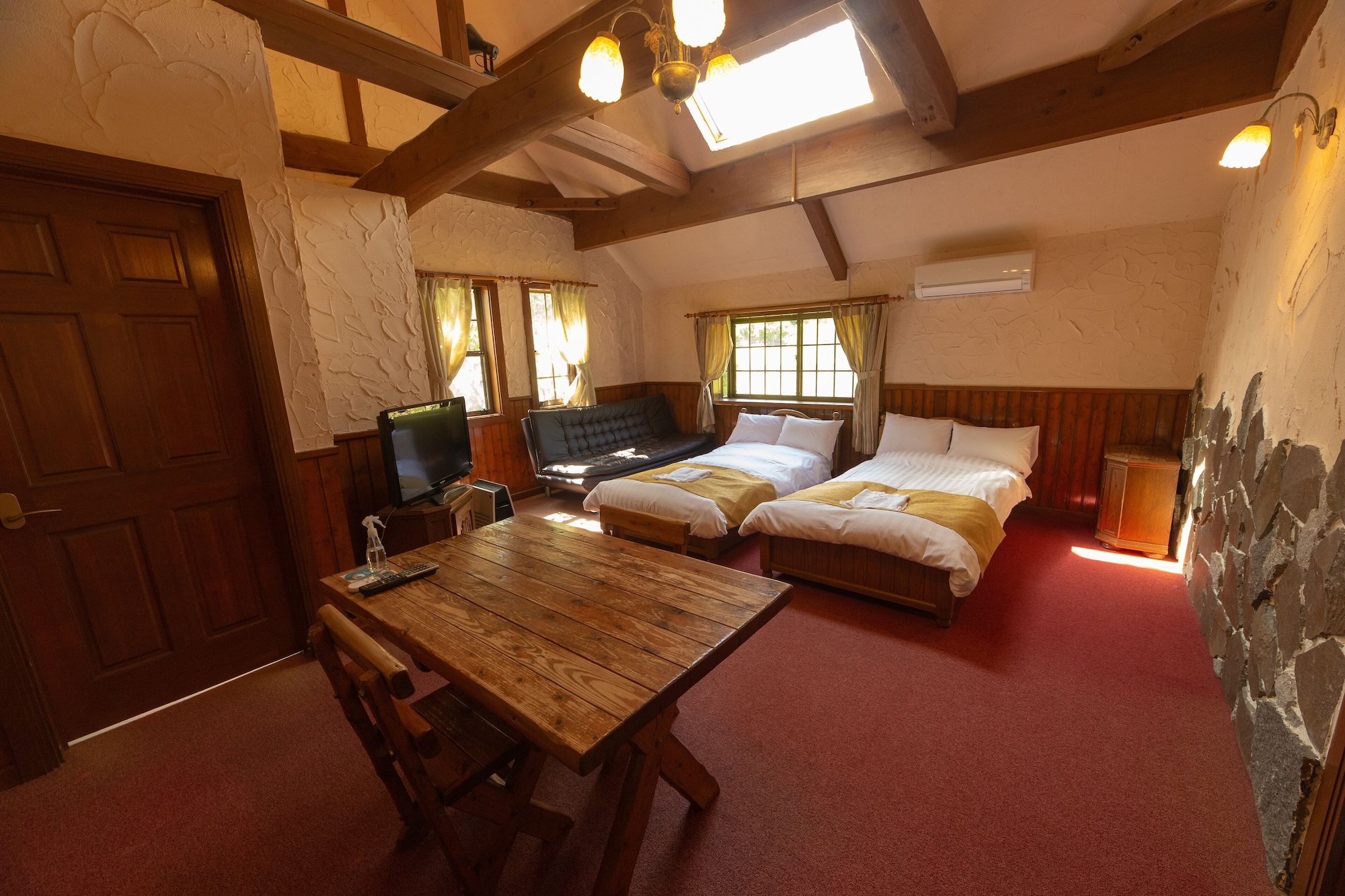 EXECUTIVE, TWIN BEDS, ANNEX