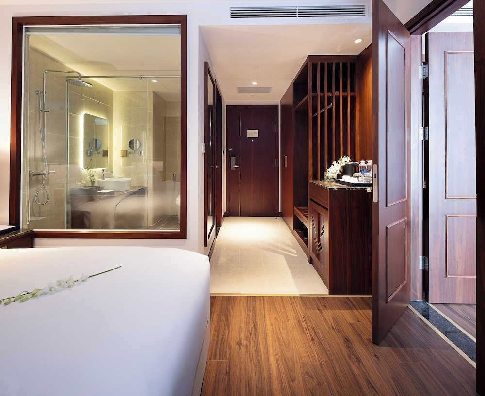 غرفة سوبيريور بسريرين منفصلين بإطلالة على البحر بشرفة، Best Western Premier Marvella Nha Trang Hotel 5/5