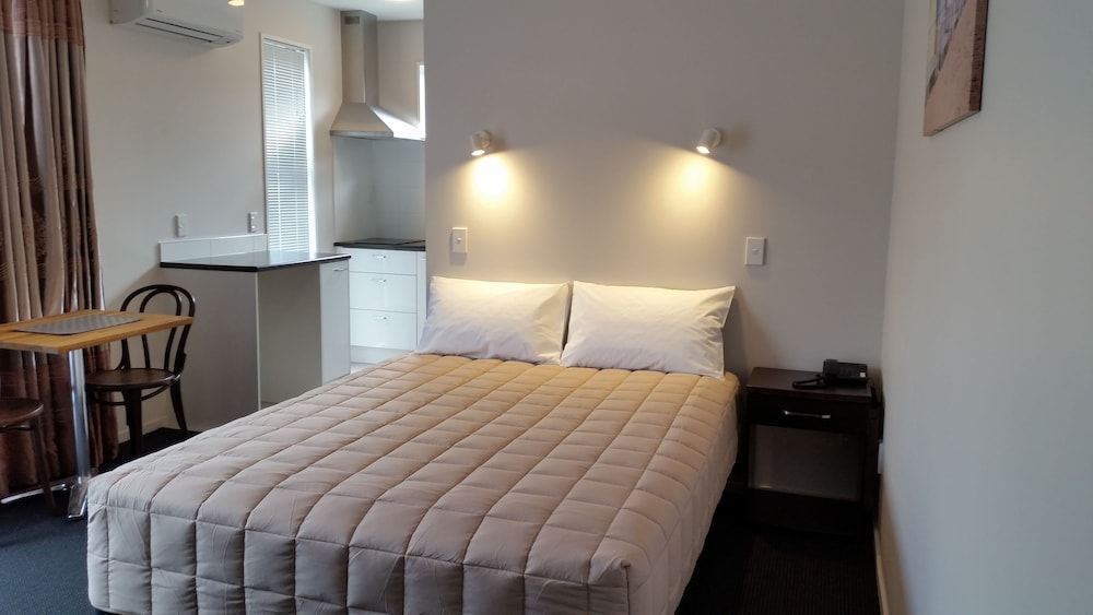 319 Addington Motel 15/38