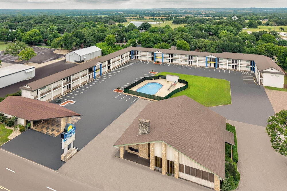 Days Inn By Wyndham Gatesville 2/41