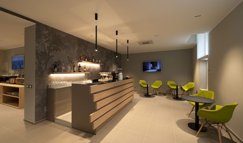 Hotel H21 3/30