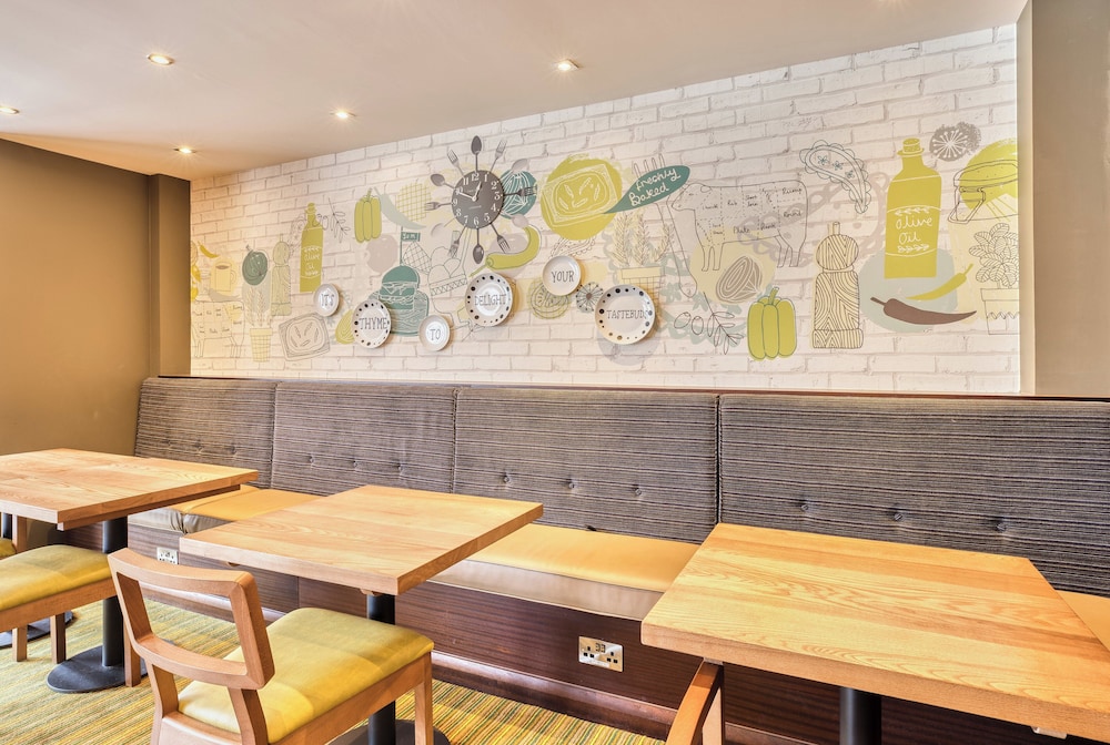 Premier Inn Plymouth City Centre (Derrys Cross) 27/29