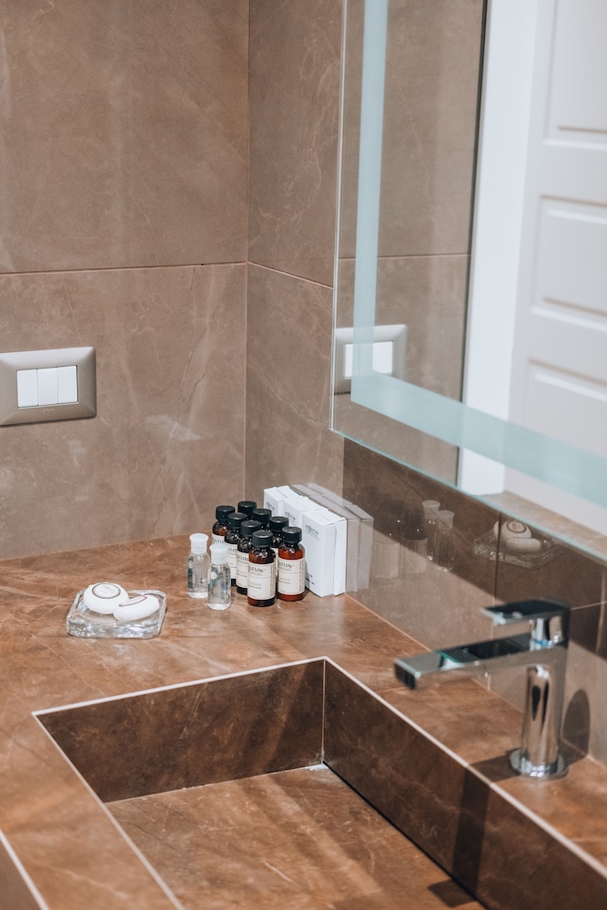 Caruso Place Boutique Wellness Suites 24/70
