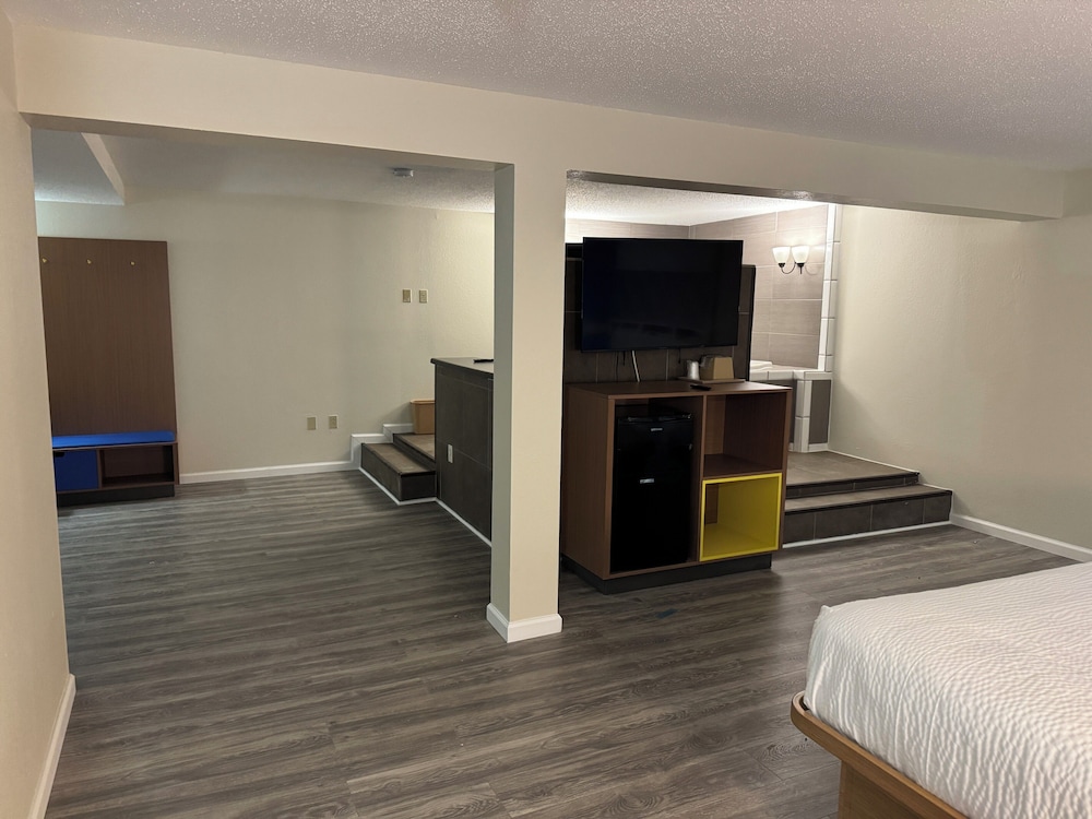 Days Inn & Suites by Wyndham Festus 30/60