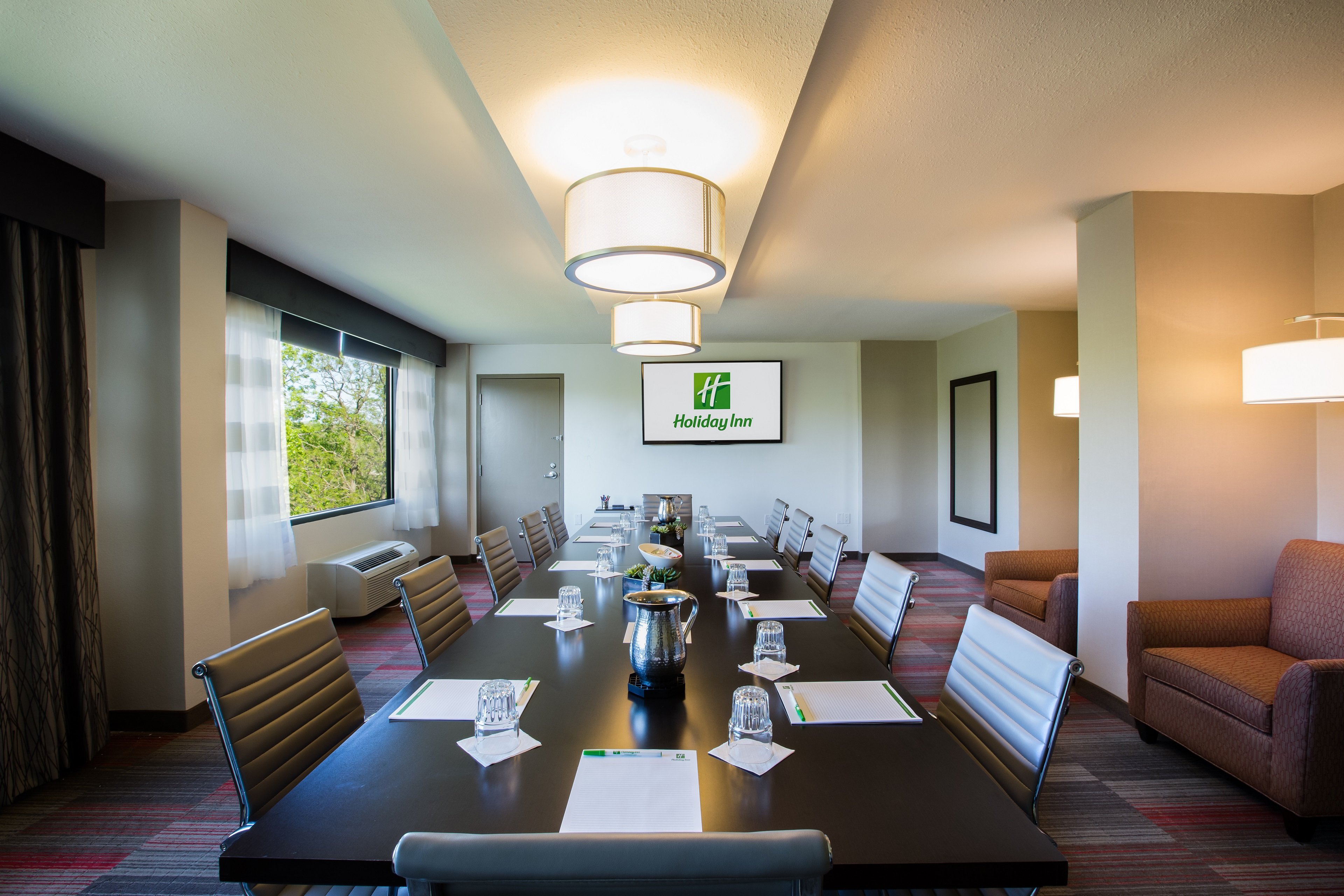 Holiday Inn Milwaukee Riverfront 17/34