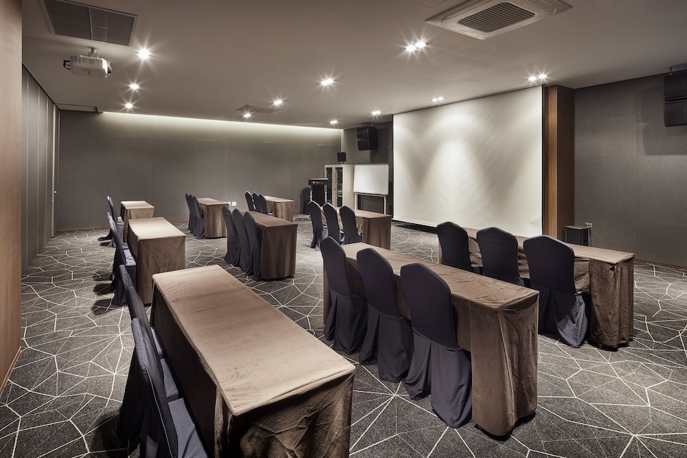 Ramada Encore by Wyndham Gimpo Han River Hotel 61/68