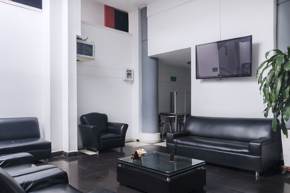 Ayenda 1505 Balmoral 8/15