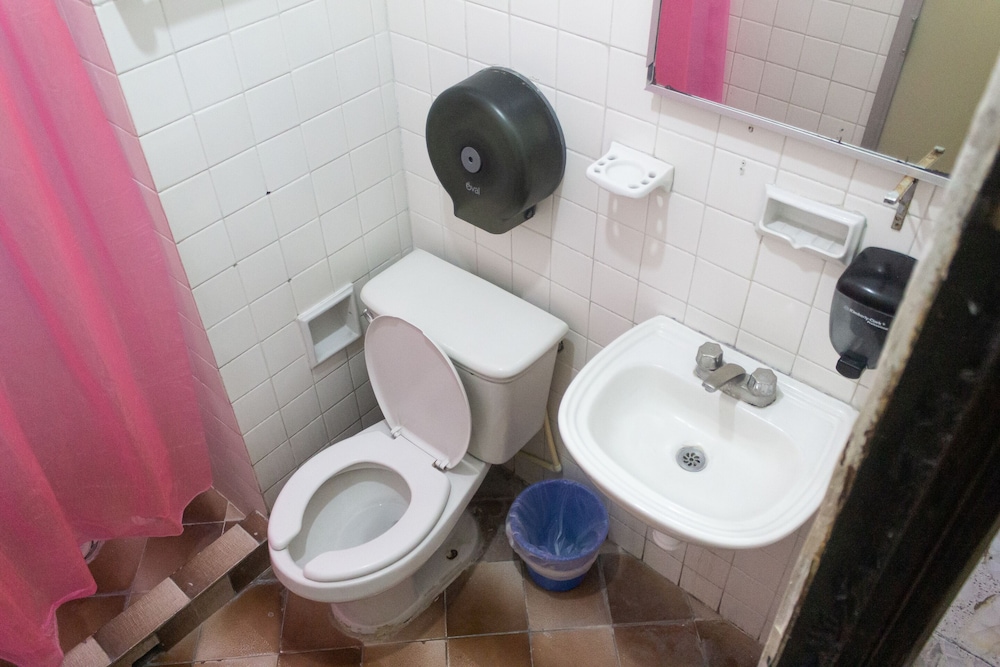 OYO Hotel Colon, Plaza Bicentenario, Zacatecas Centro 43/48
