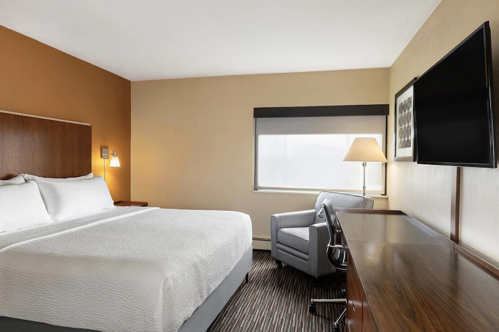 ROOM, KING BED, ACCESSIBLE