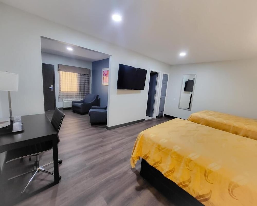 Motel6 Norfolk, VA – East Little Creek 26/50