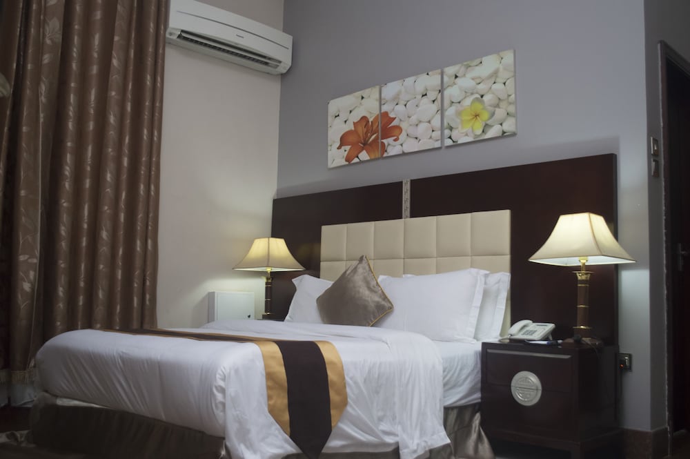 GrandBee Suites 15/39