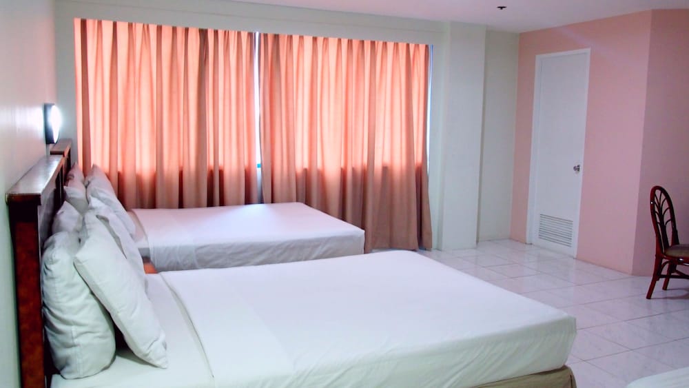 Sunday Hostel 8/42