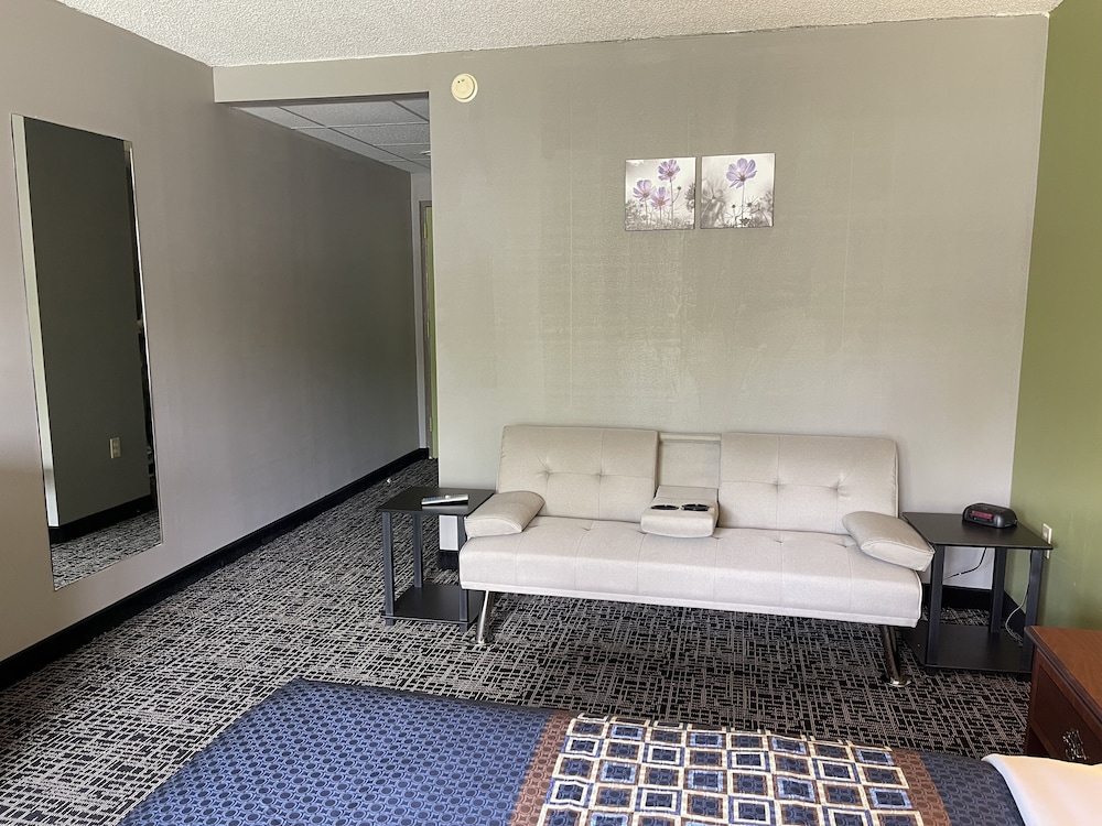 Wingate by Wyndham Lake George 43/63