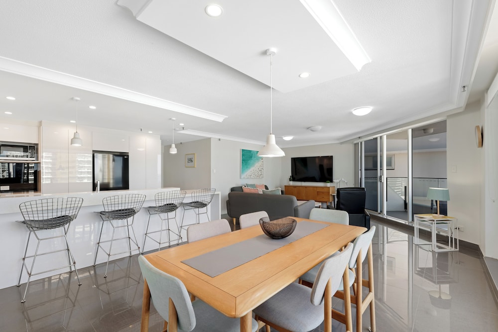 ULTIQA Beach Haven on Broadbeach 33/50