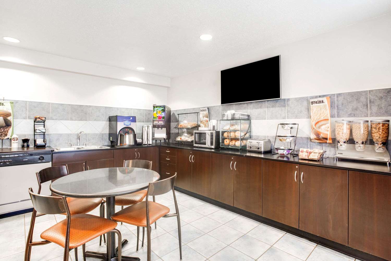 Microtel Inn & Suites by Wyndham Bath 5/8