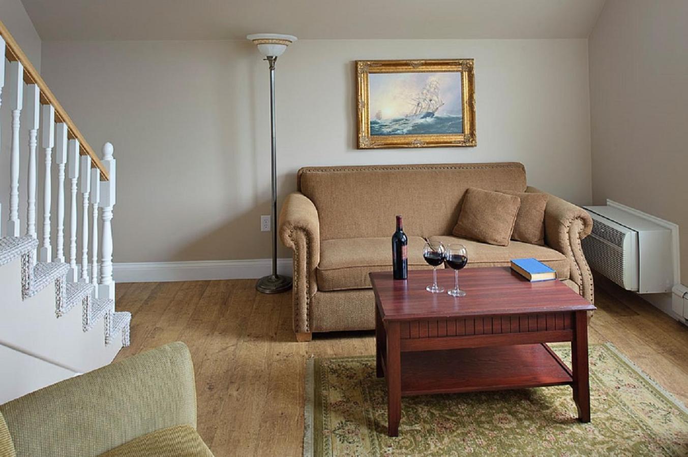 Lunenburg Arms Hotel 19/39