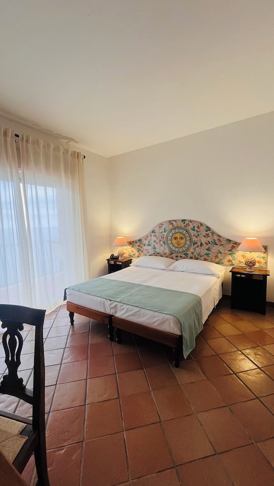 CLASSIC, DOUBLE BED, MOUNTAIN VIEW
