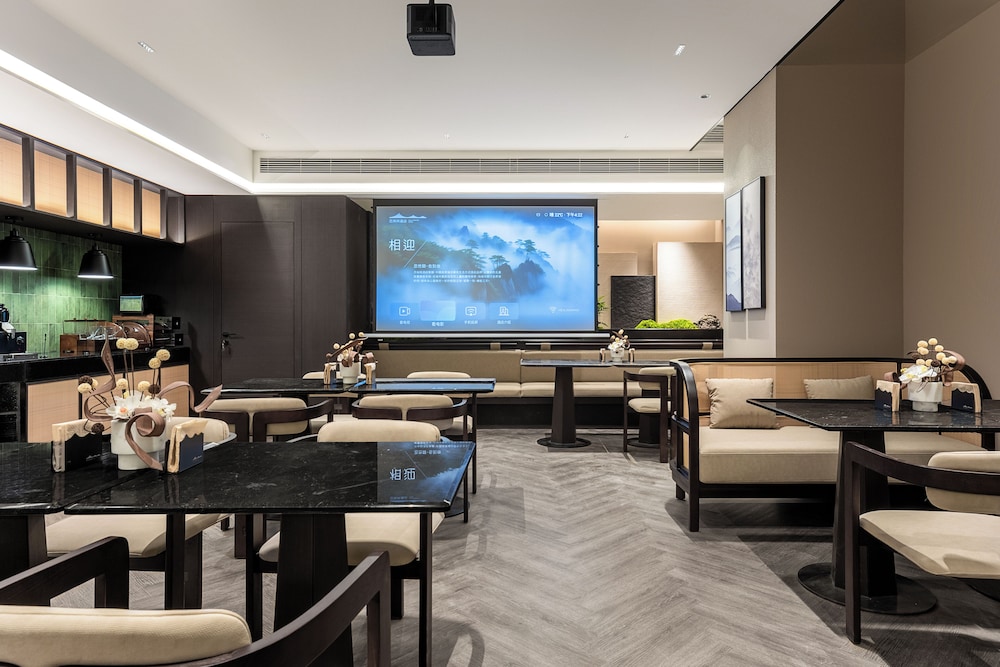 Borrman Hotel (Guangzhou Tianhe Sports Center Linhe West Metro Station) 49/56