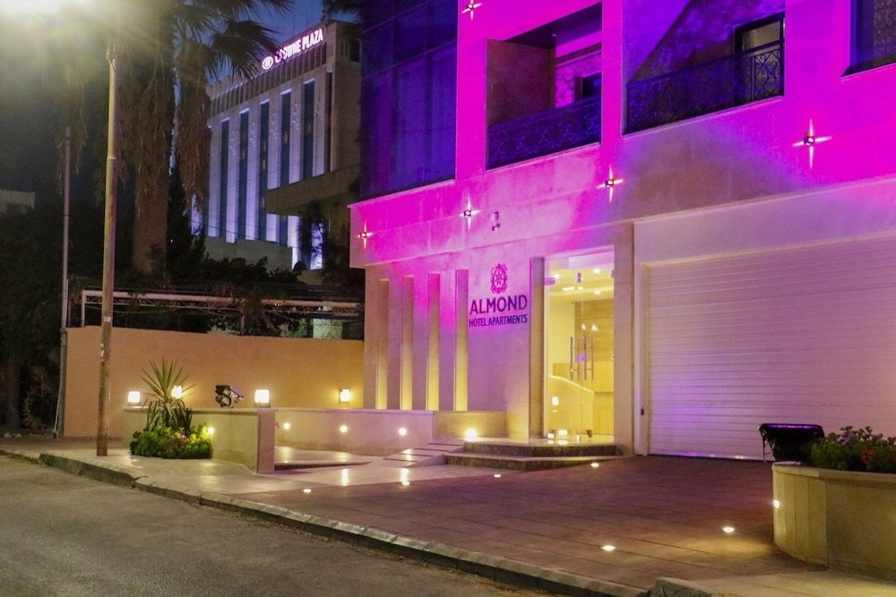 ALMOND HOTEL APARTMENTS 4/53