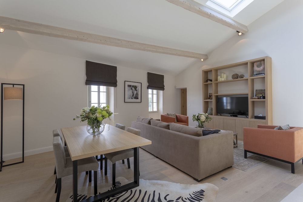 Mougins Luxury Retreats 30/50