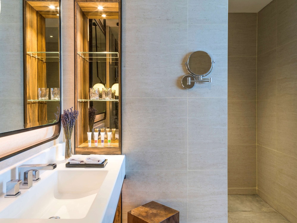 Swissotel Jakarta PIK Avenue 46/75