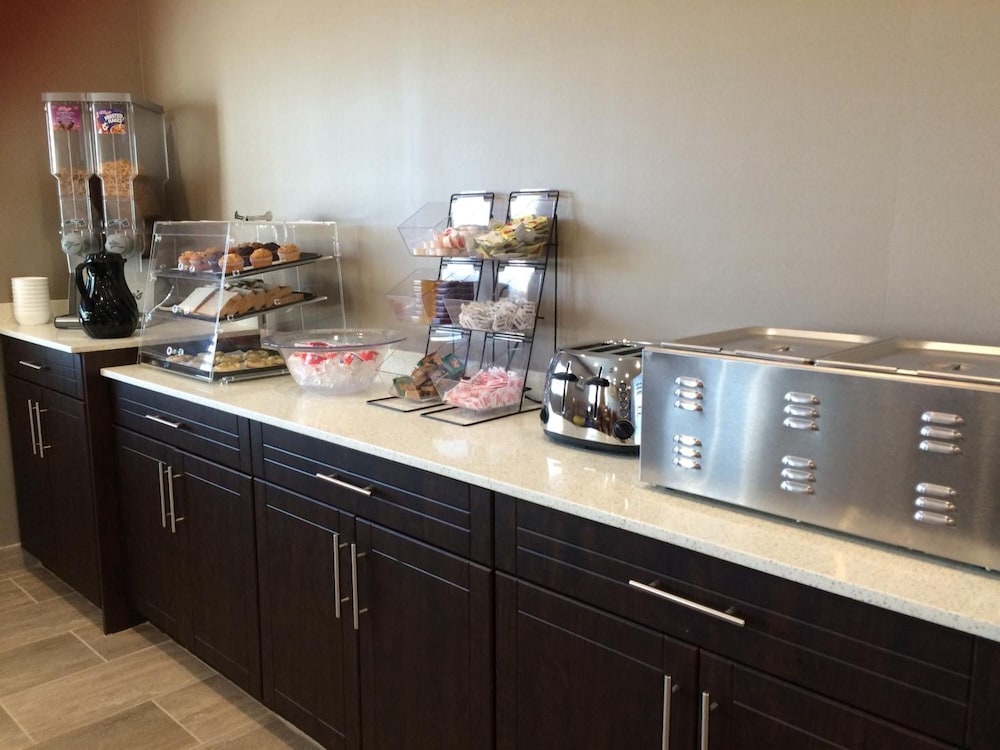Meridian Inn & Suites 23/32