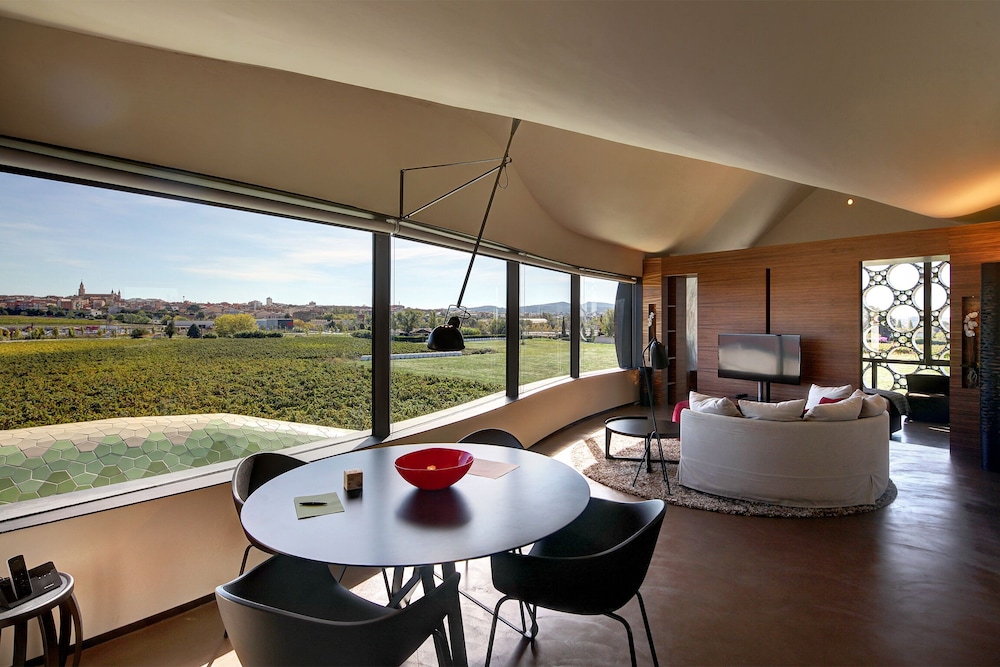 Cava Hotel Mastinell 34/68