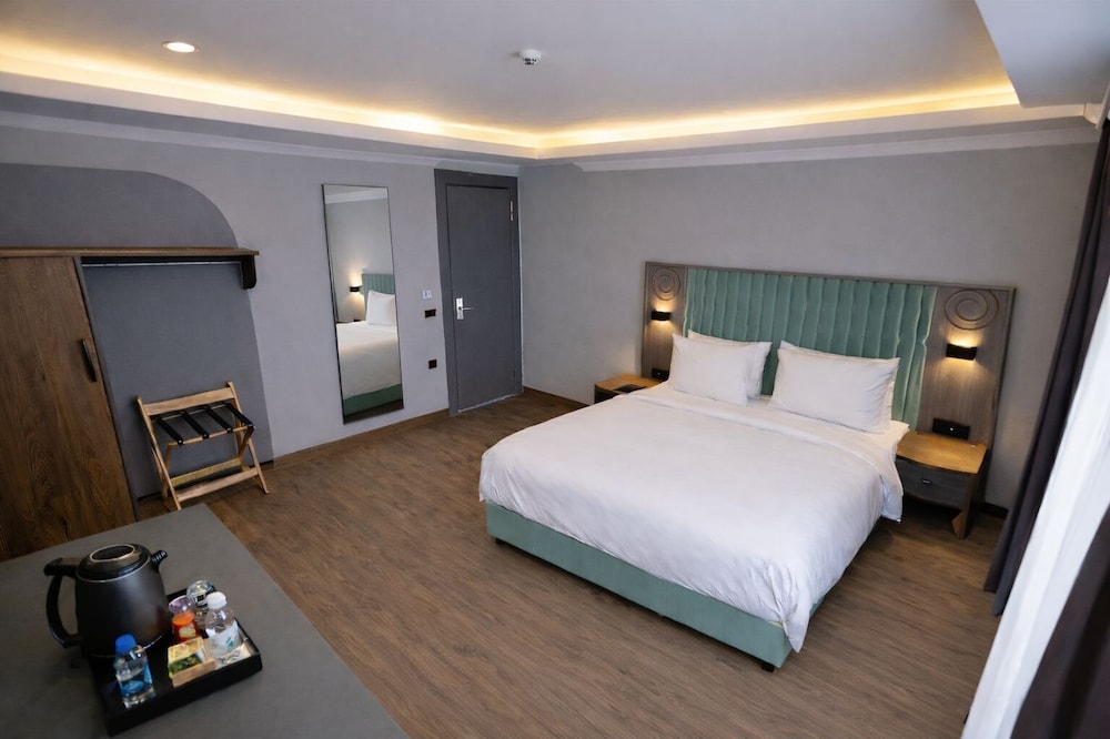Shelton Airport Otel 32/57