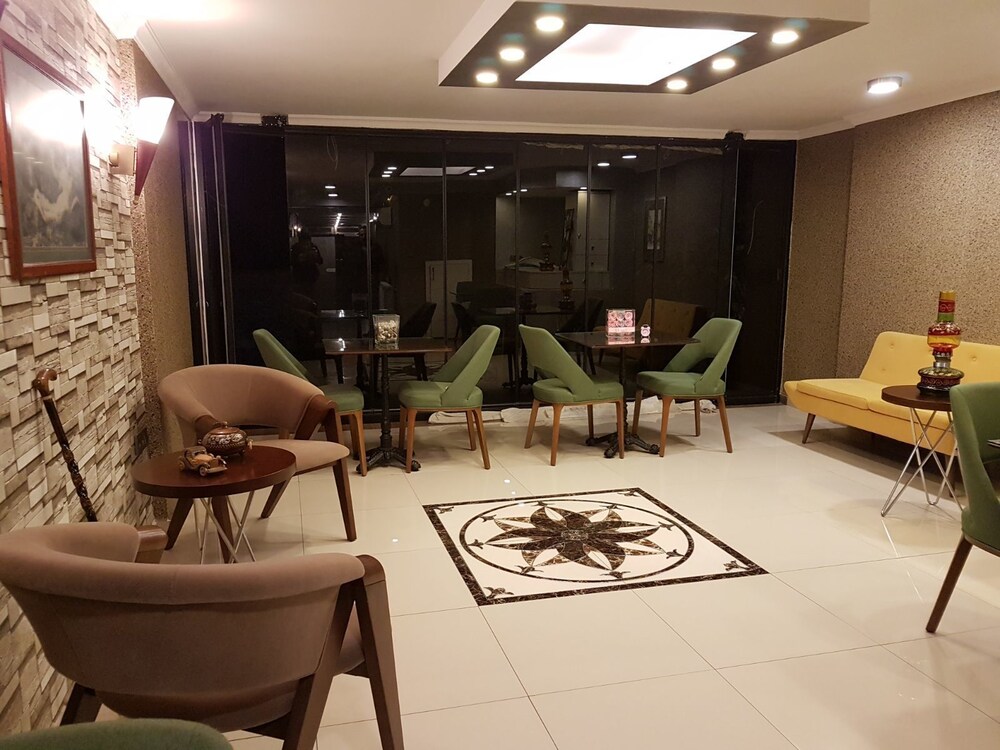 THE CLOCK SUITES 30/44