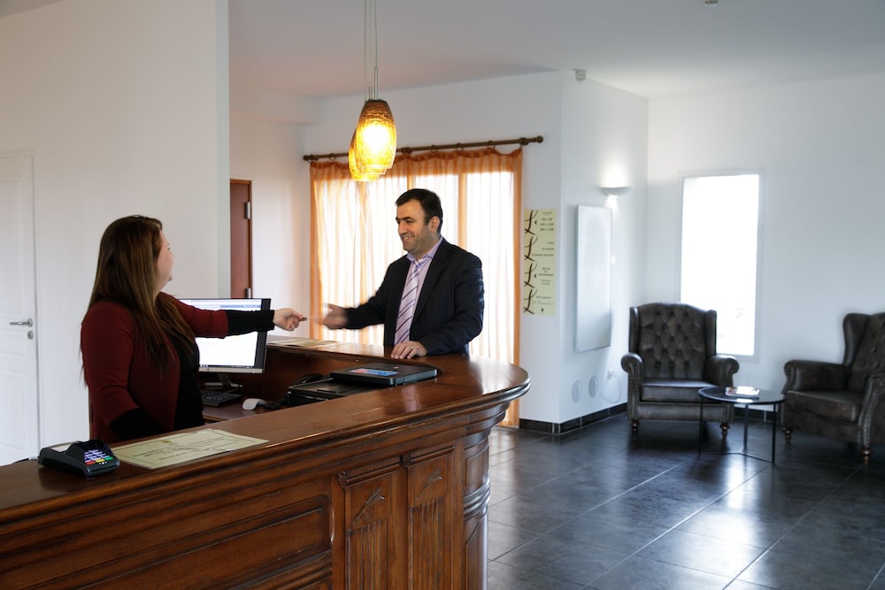 L'EPI HOTEL 2/25