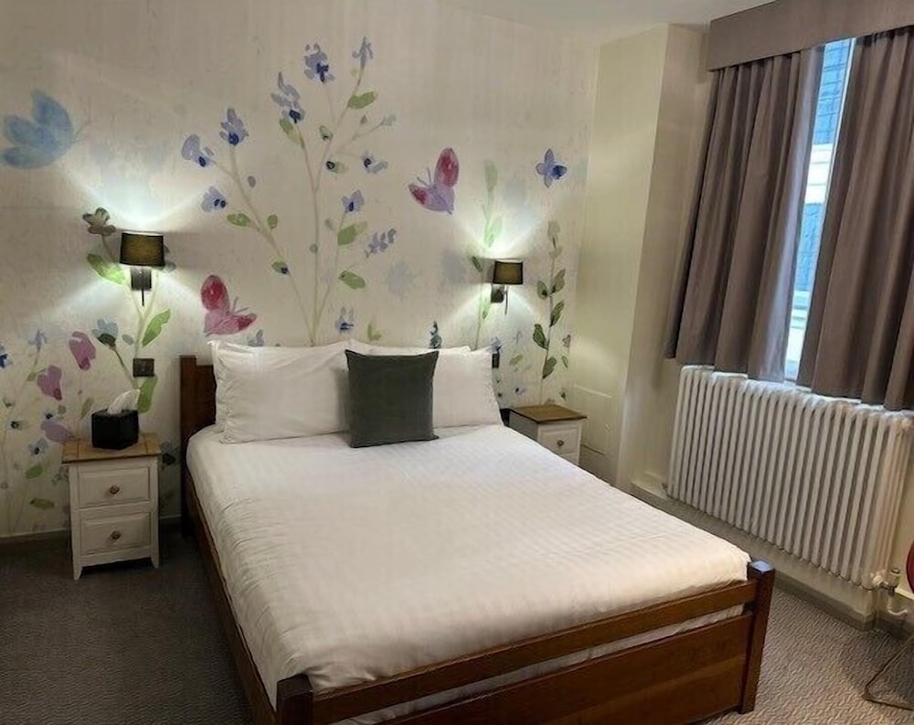 The Fitzrovia Belle Hotel 4/23
