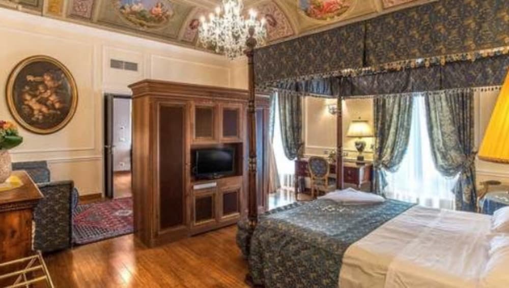 Albergo Del Senato 22/40