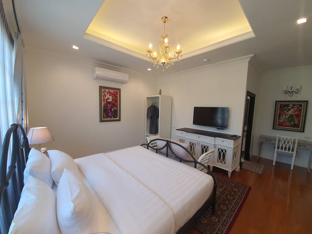 2 BEDROOMS, FAMILY SUITE