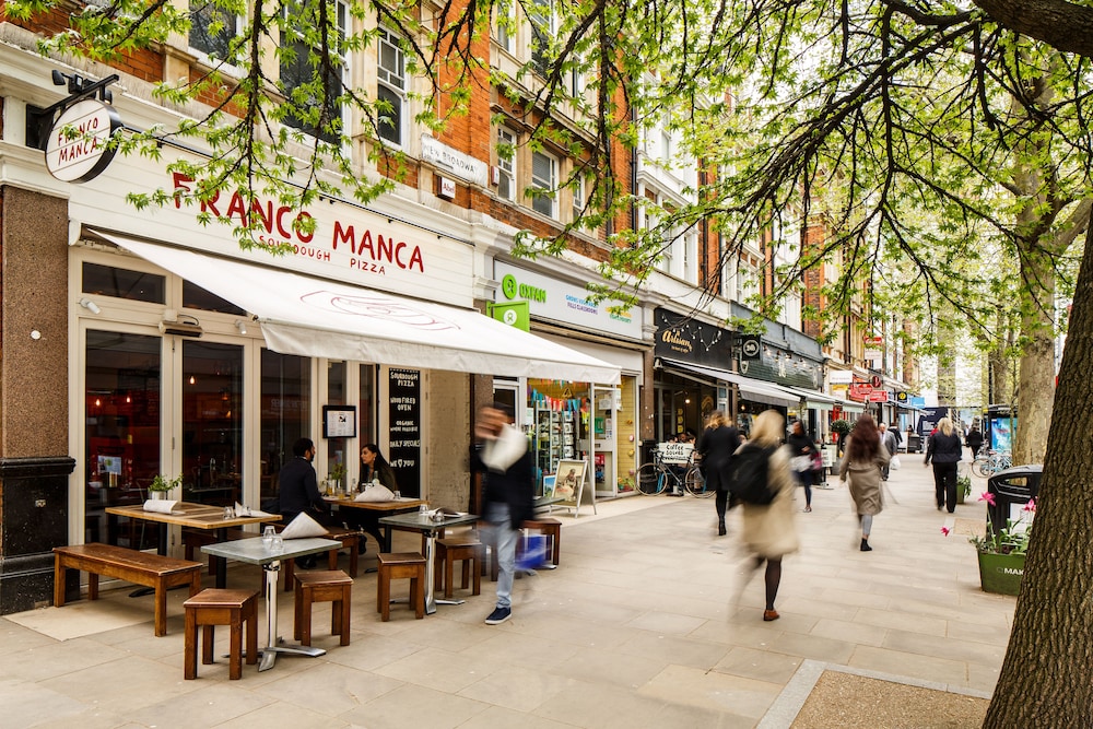 IBIS STYLES LONDON EALING 18/76