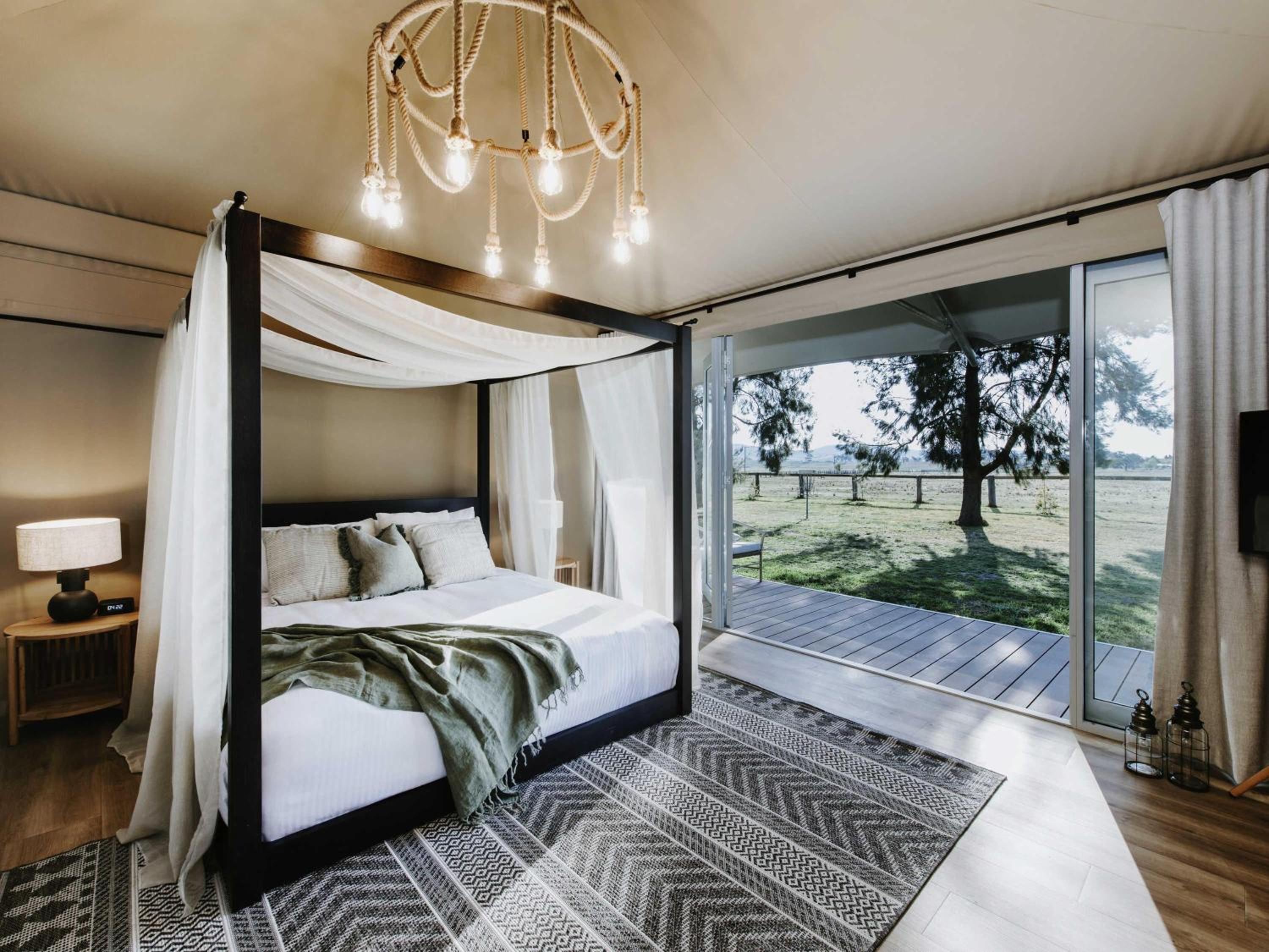 Retreat, King Bed
