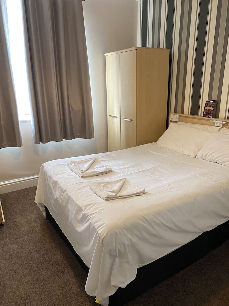 The Arncliffe Hotel 39/50