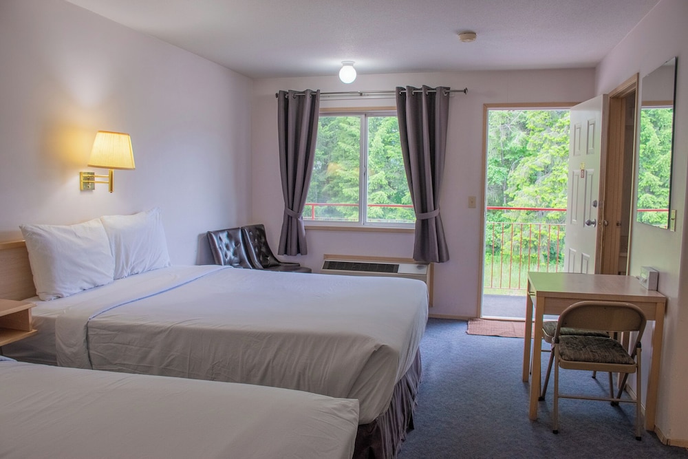 Super 8 by Wyndham Clearwater BC 25/61