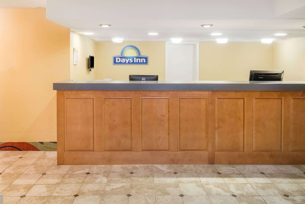 Days Inn By Wyndham Roanoke Near I-81 6/47
