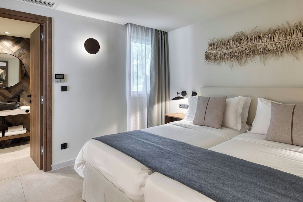 2 Bedrooms, Sapphire, Lush, Suite, 2 Double Beds