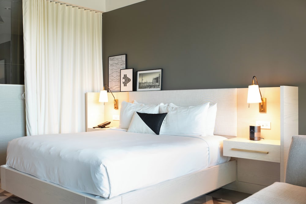 Premium, Cabana, King Bed, Accessible، Mountain Shadows 8/10
